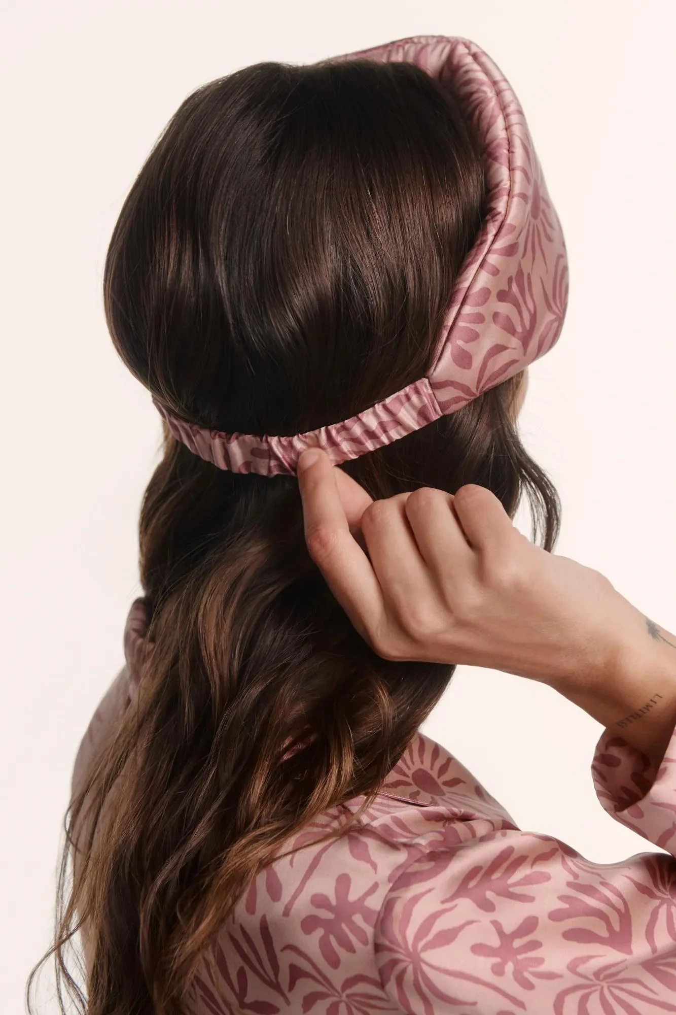 Eberjey x ILIA - Inez Washable Silk Printed Eye Mask - Image 4